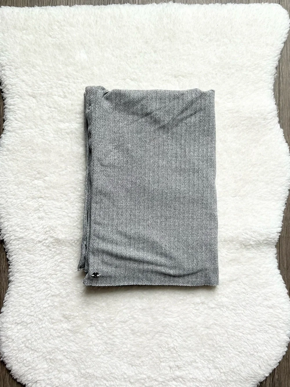 Lululemon Soft Gray Herringbone Snap Scarf